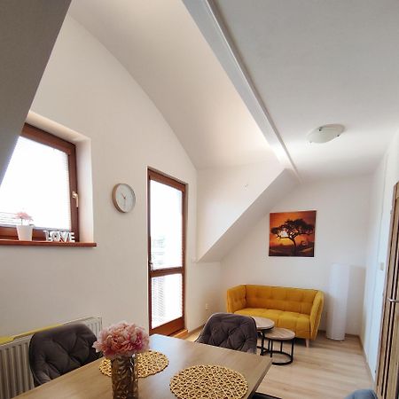 Appartement Ubytovani Ema à Valtice Extérieur photo