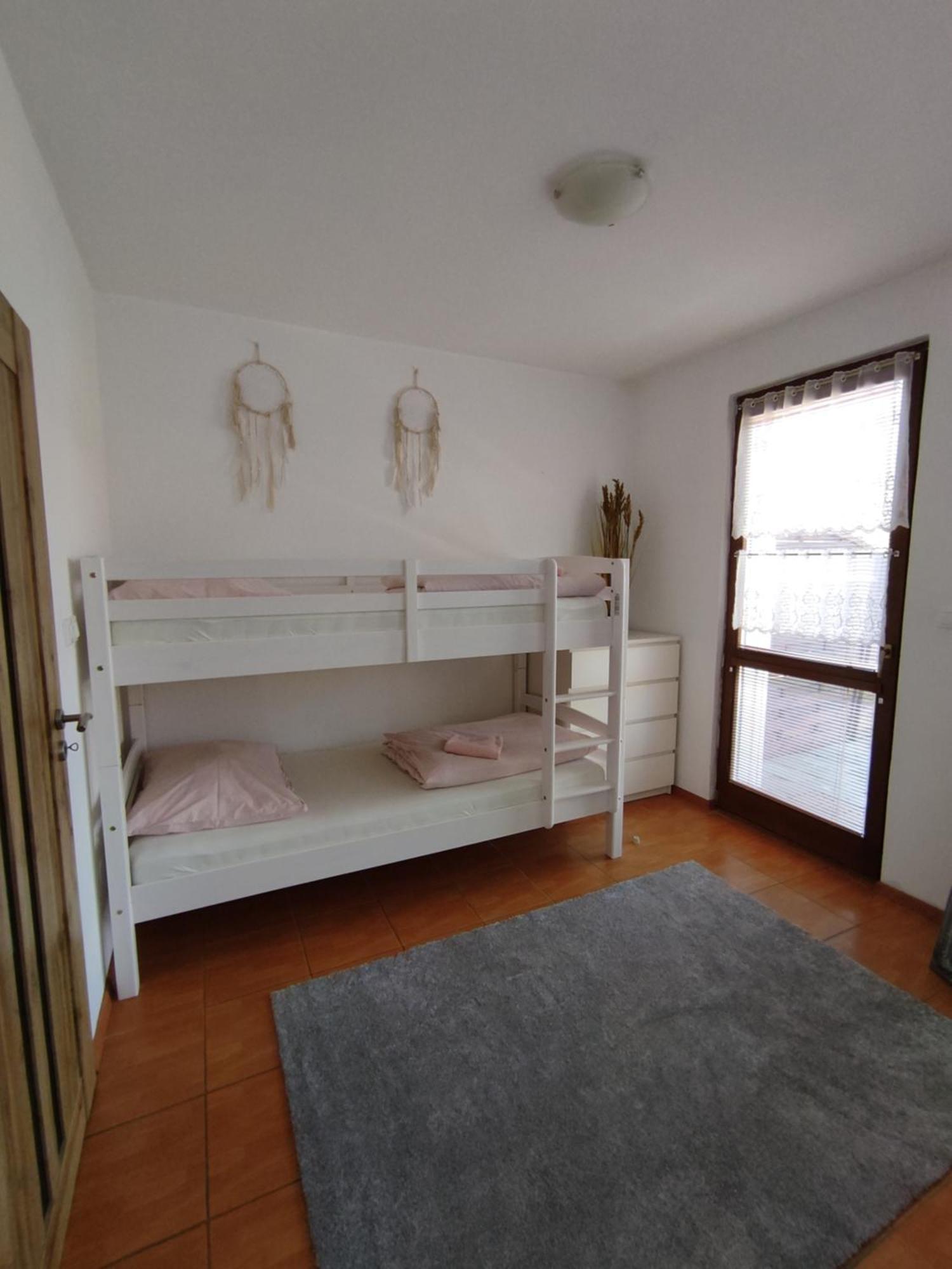 Appartement Ubytovani Ema à Valtice Extérieur photo