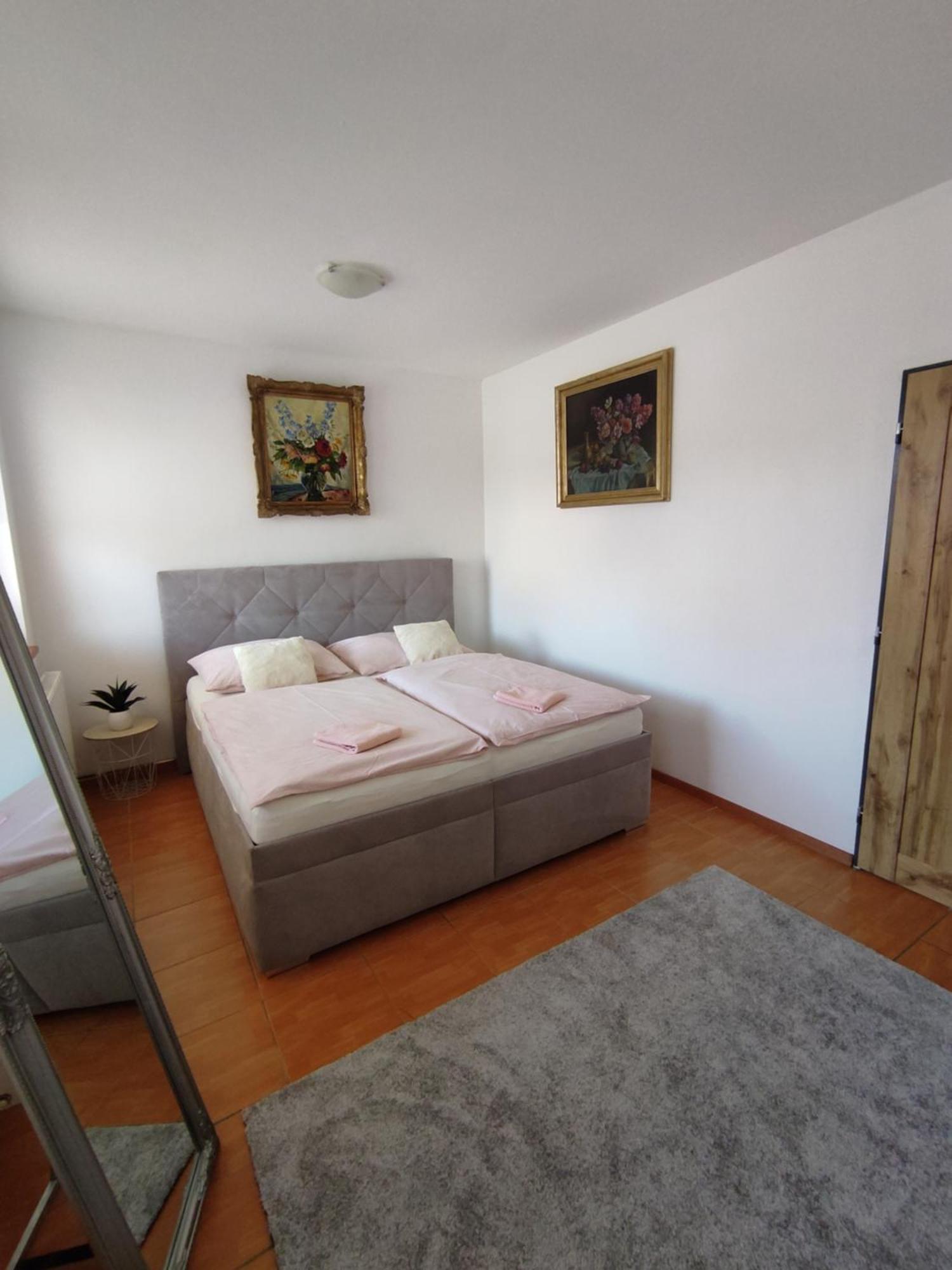 Appartement Ubytovani Ema à Valtice Extérieur photo